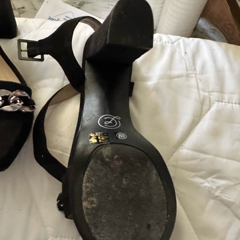 Chinese Laundry Black Heels with Silver Chain Accent - Picture 4 of 7